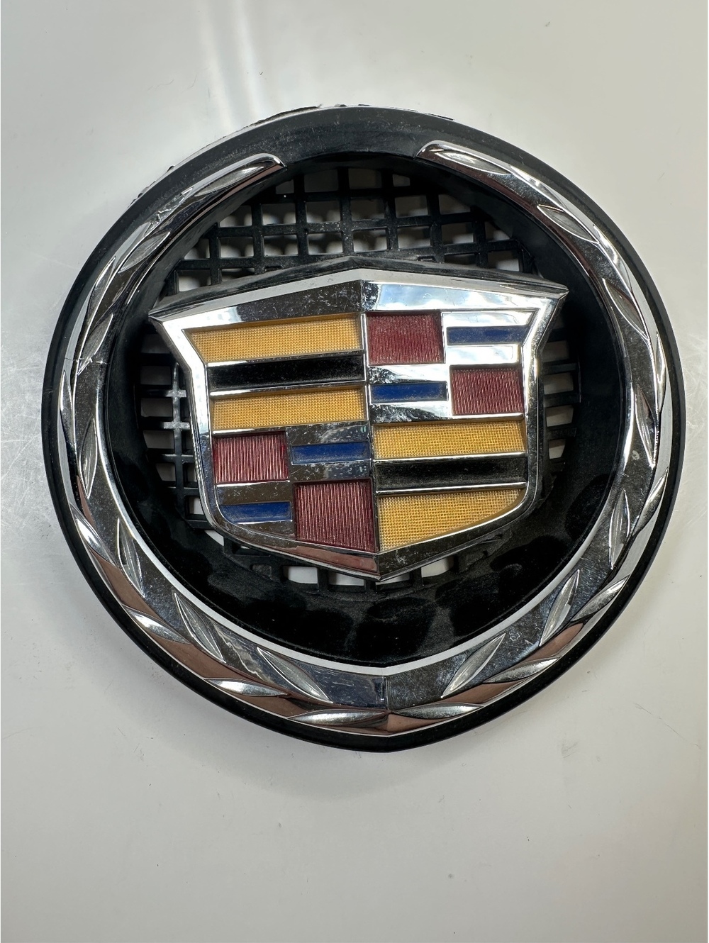 2000s OEM Cadillac Front Grille Crest Wreath Emblem GM 2016
